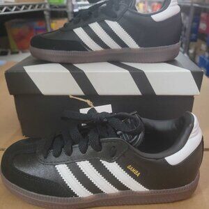 NWT adidas Unisex Samba Indoor Sneaker, Black/White/Gum-SZ 2.5 Little Kid